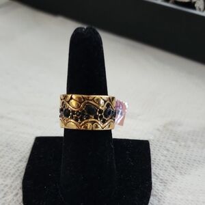 Elegant Gold and Black Women's Ring